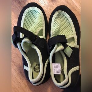 NEW Without Box-tags-Wonder Nation Toddler Mesh Water Shoes Size 9/10 Neon green